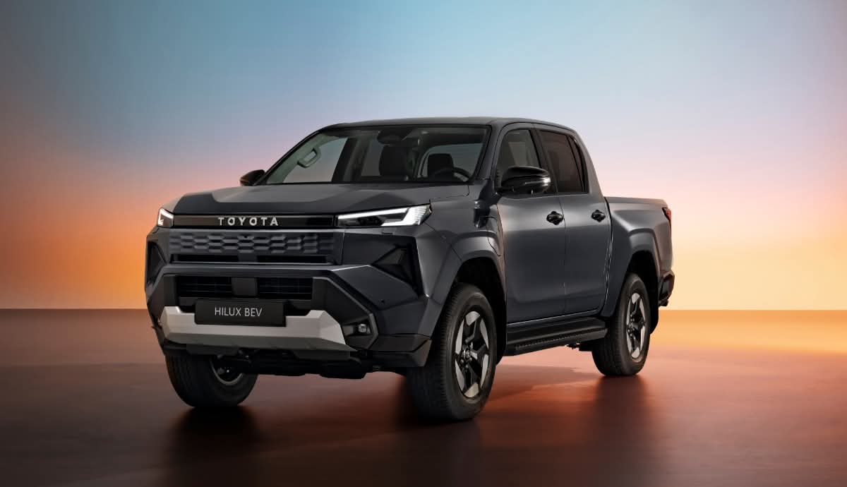 تویوتا در ادامه تر زدن به طراحی قشنگ سالهای اخیر ماشینهاش، اینبار به سراغ هایلوکس رفت و قیافه‌ش رو عین ماشینهای چینی کرد
زیتونیه مدل ۲۰۲۴ و اون عکسهای دیگه مدل ۲۰۲۵ و جدیدش هستند 🤢