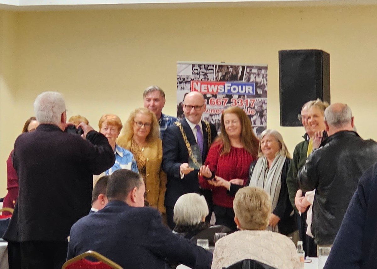 Delighted to present an award at tonight’s #SeanMoore Community Awards #Ringsend hosted by ⁦<a href="/LaceyDermot/">Cllr Dermot Lacey</a>⁩ 

Great celebrations! ⁦<a href="/newsFour/">NewsFour</a>⁩ ⁦<a href="/RICCDub4/">RICC</a>⁩ ⁦<a href="/RingsendForum/">Ringsend Community Services Forum</a>⁩