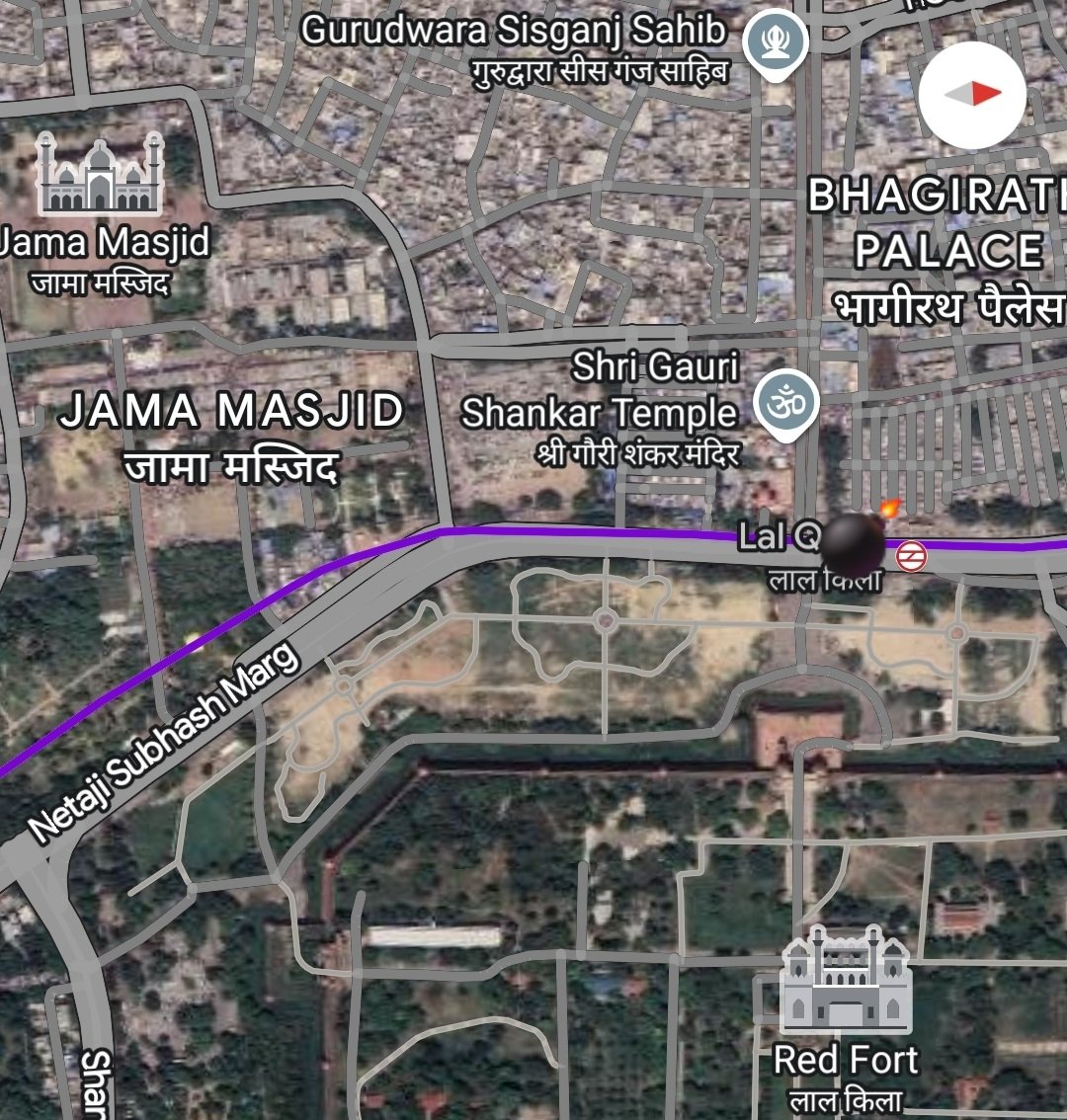 Incognito_qfs's tweet photo. Jama Masjid is 950 meters away from the blast spot.

Sunehri Masjid is 1 km+ away from the blast spot.

Gurdwara Shish Ganj Sahib is 600 meters away from the blast spot.

Chuch is around 650 metres form the blast spot.

Shri Gauri Shankar temple is around 20 metres away from the blast spot.

But Saif Patel wants you to believe that blast site is closer to Masjid, Church and Gurudwara. 🤷

Conclusion: Saif Patel is trying to say that the muslim terrorists were secular and they probably would have attacked Masjid as well.