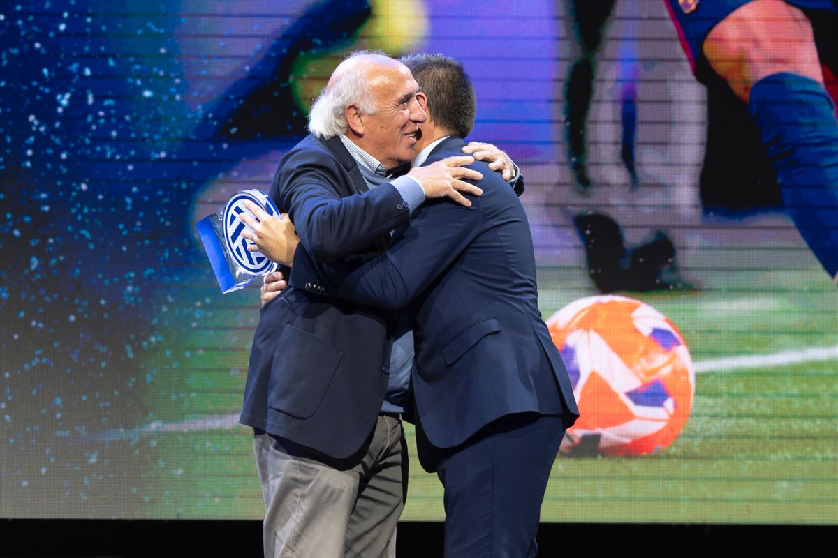 ¡Una noche increíble!

Gracias a todos los compañeros y compañeras por demostrar, una vez más, la unión, el talento y la fuerza de este gran colectivo 💪.

Esta gala refleja no solo la grandeza del fútbol, sino también los valores que nos unen ⚽️.

Enhorabuena a los premiados y