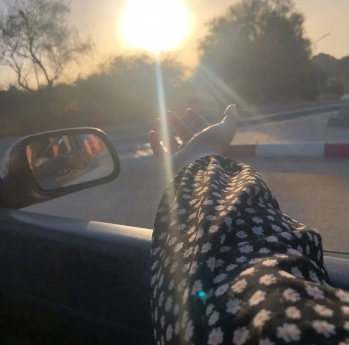 "اتبع نور قلبك... حتى لو كانت الرؤية ضبابية"
🪽🕯️

 #نوفمبر