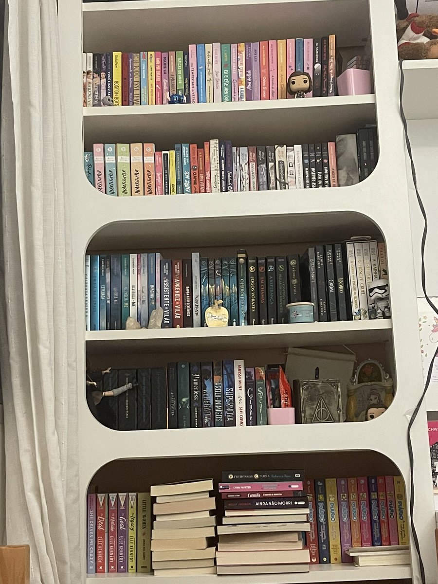 sapphicbailey's tweet image. gilette rosa o caralho, meu ps5 é isso aqui