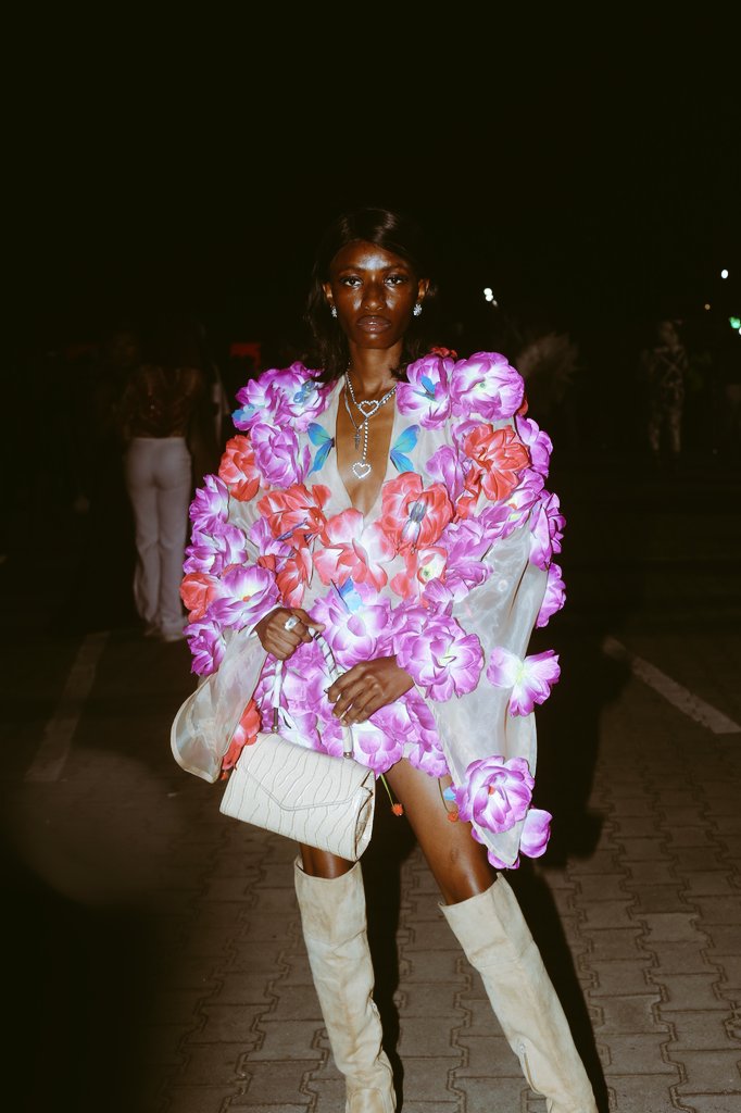 melaningemma's tweet photo. Still not over this look from GTCO Fashion Weekend.
Draped in florals and attitude.✨🌸💖Own the moment, turn the walkway into a runway.
A walking garden of confidence and unapologetic style🤌🏽💕 #gtcofashionweekend #modellife https://t.co/oO2UxZuntL