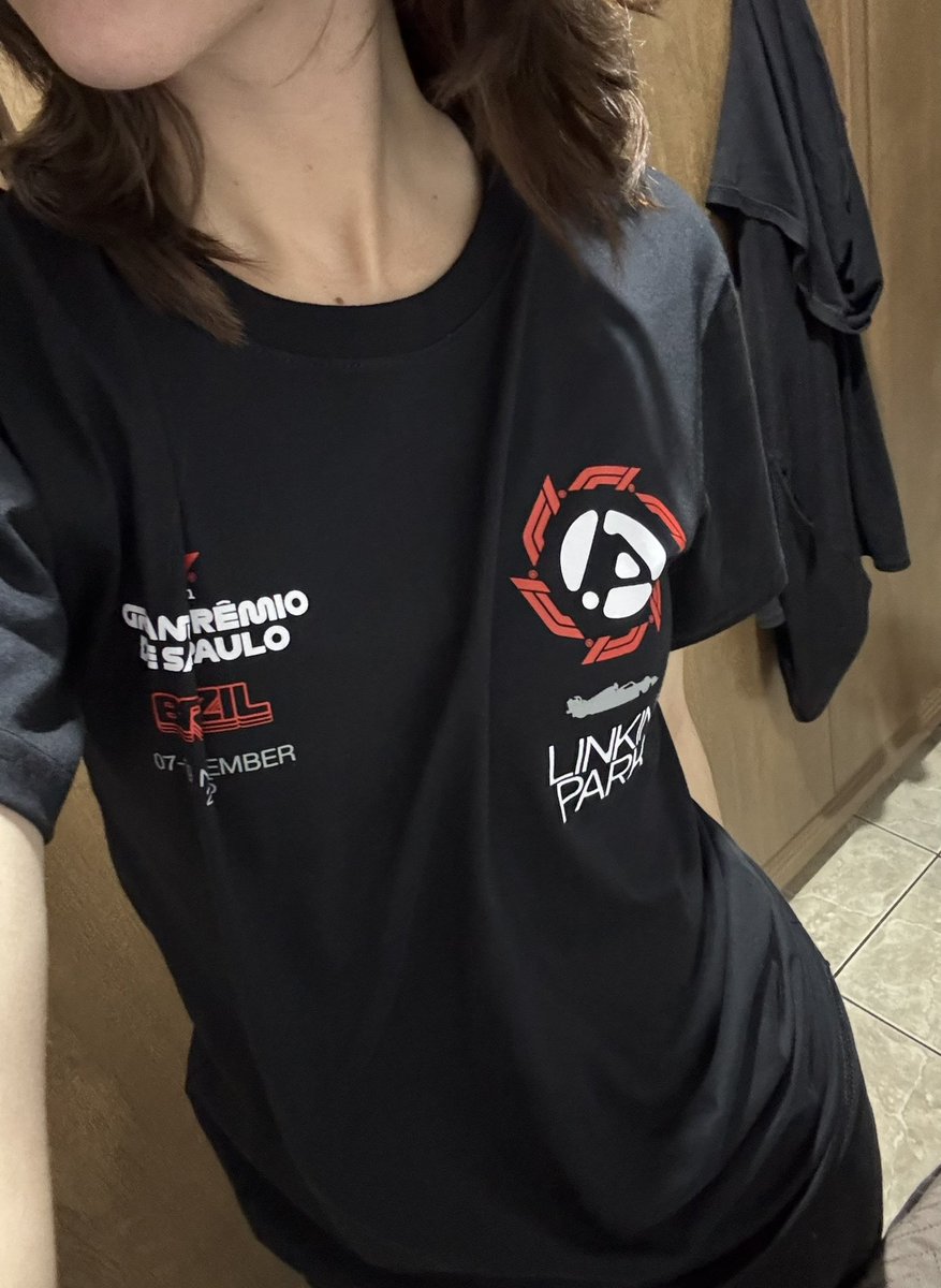 unfuckmgc's tweet photo. meio que eu tenho a camiseta mais linda do mundo https://t.co/Kjhk1wm4TV