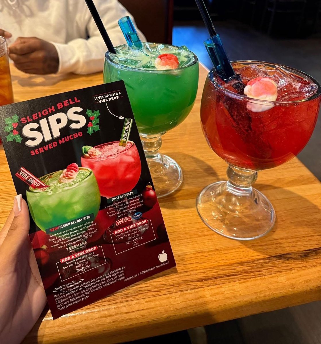 layxsnv's tweet photo. THIS is your sign to try the NEW! $6 sleigh bell sips 🎅🏽❄️✨ at applebees! https://t.co/KEOkzqQ0fK