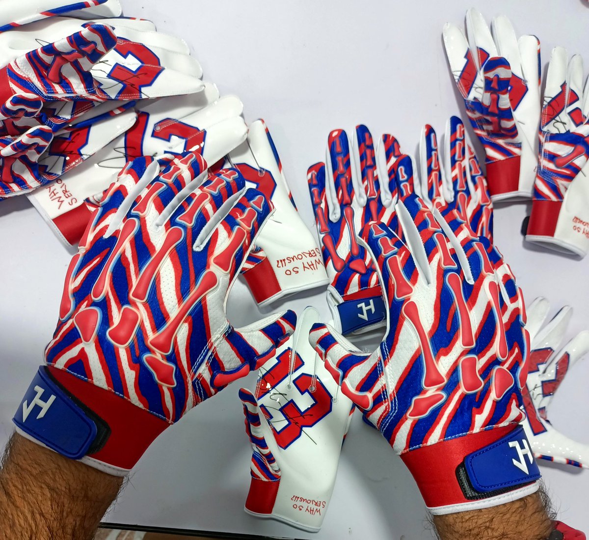 StevieJohnson13's tweet image. As the head of football at @JHPROGLOVES and an Ambassador of #Billsmafia, I had to kick off our season 1 spark gloves in the Zubaz style! #HandleBizHaveFunRepeat