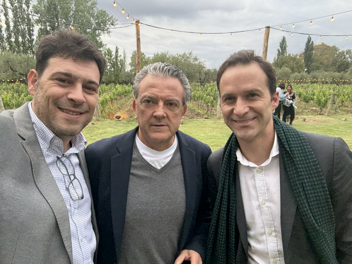 DrFelixGuerrero's tweet image. It’s been my 1st @UroTarget meeting, and back from Argentina I only keep good memories!
Excellent scientific program and great friends!
@cdanicas @g_develasco @mflazzaro_gu @fedelosco @raymanneh @TouijerKarim @aaoncoclinica @Martin_AngelMD