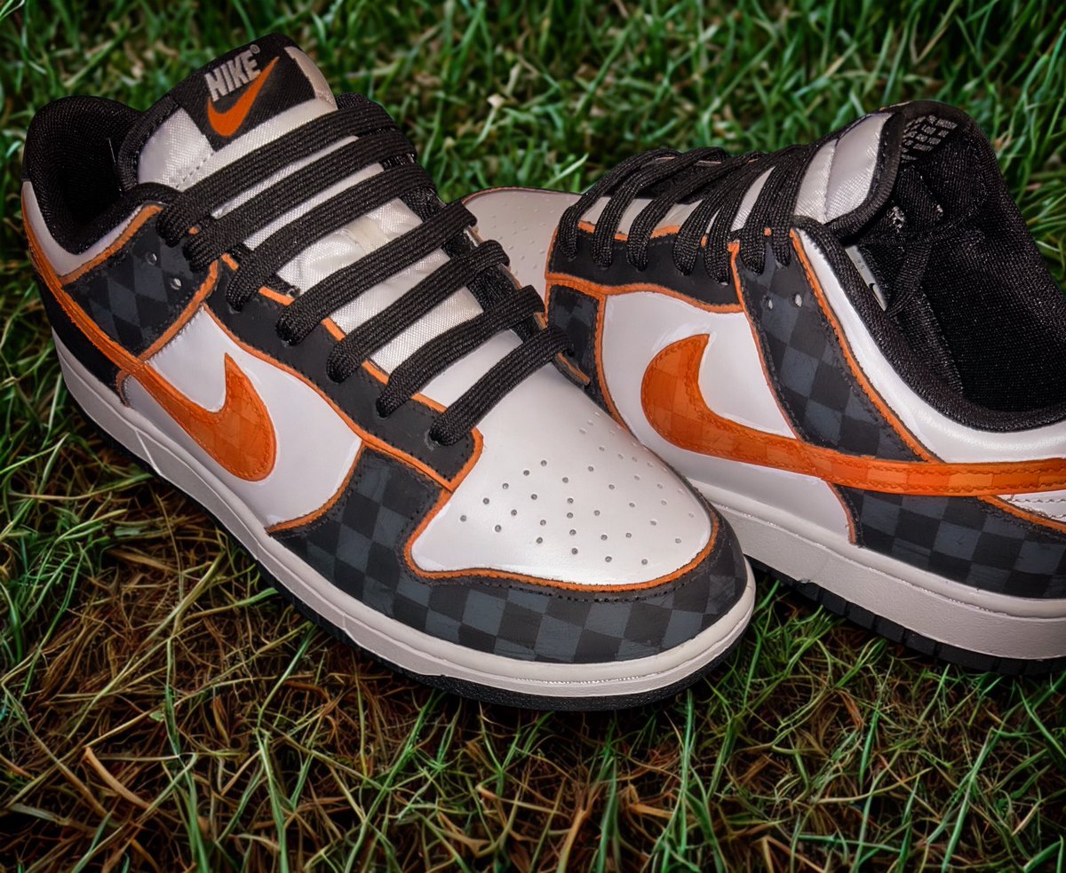 RaisingCustoms's tweet image. Some custom blackout UT shoes! Pictures don’t do them justice!