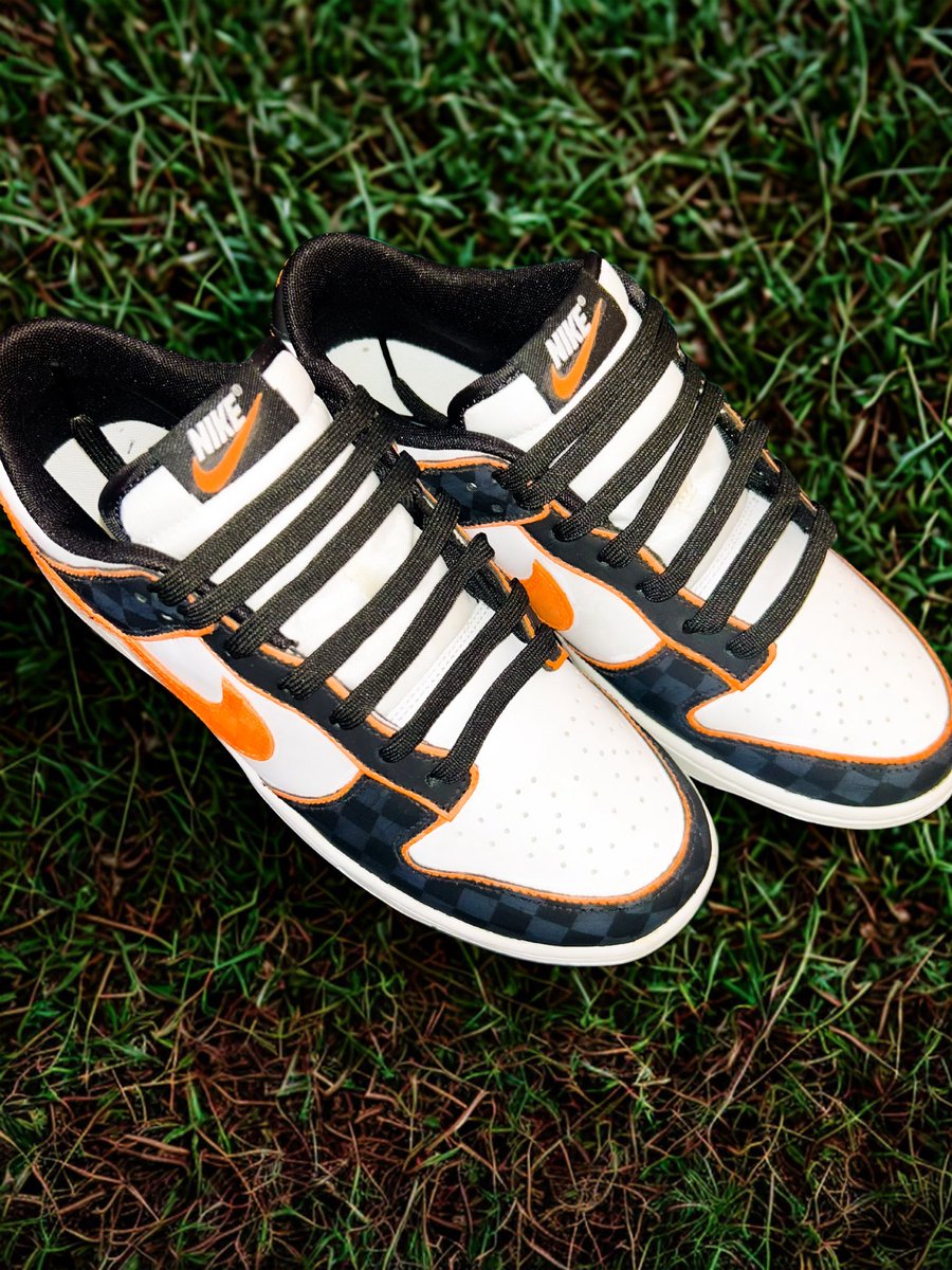 RaisingCustoms's tweet image. Some custom blackout UT shoes! Pictures don’t do them justice!