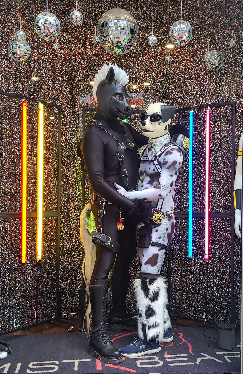 Did the Montreal <a href="/FetishWeekend/">Fetish Weekend</a> even happen this year? I know we were there, saw lots of photographers but can't seem to find any pics or traces of the event... what are we missing?