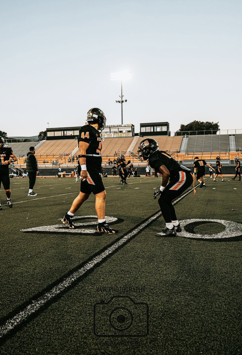 Regular Season Highlight Tape!!
Ventura College Tight End 6’3 245
31 catches 424 yards 2 TD
13.7 yards per catch 
Excited to finish strong in the post season!!!

Link to Highlight
hudl.com/v/2TAyPY