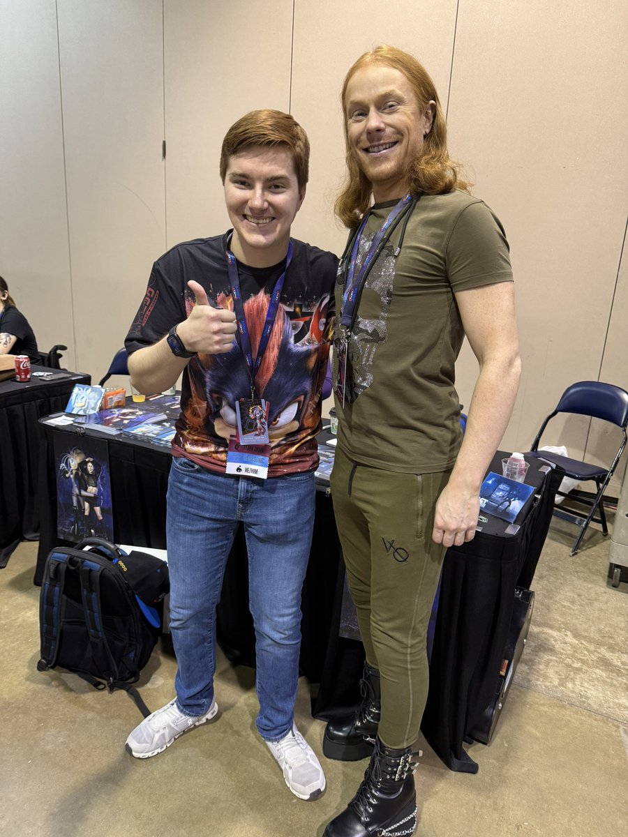 KelpVa's tweet photo. Got to meet the legendary @Crush40Johnny and @Bentley_Jones. To say their music has been some of the biggest inspirations to me and what I do would be a MASSIVE understatement. Thanks so much for taking these pics with me! #SonicExpo #LiveAndLearn #DreamsOfAnAbsolution https://t.co/7WnQhUXVkU