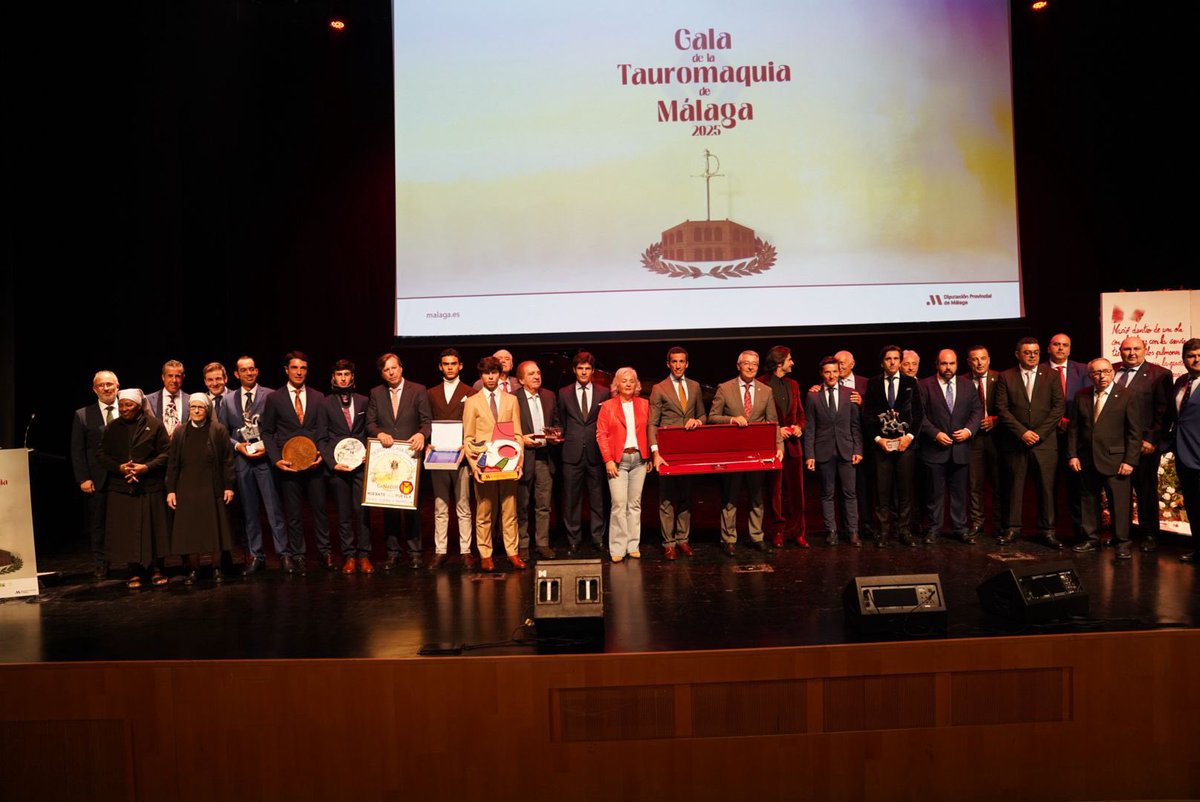 ¡𝐆𝐫𝐚𝐜𝐢𝐚𝐬, 𝐌𝐚́𝐥𝐚𝐠𝐚! ❤️

Un honor recibir el 𝐄𝐬𝐭𝐨𝐪𝐮𝐞 𝐝𝐞 𝐏𝐥𝐚𝐭𝐚 “𝐀𝐧𝐭𝐨𝐧𝐢𝐨 𝐎𝐫𝐝𝐨́𝐧̃𝐞𝐳” a la mejor faena de la Feria de Málaga 2025.

Agradecido a <a href="/diputacionMLG/">Diputación de Málaga</a> por otorgarme este reconocimiento tan prestigioso.

📸 <a href="/davidbrachofoto/">David Bracho</a>

#DeMiranda25