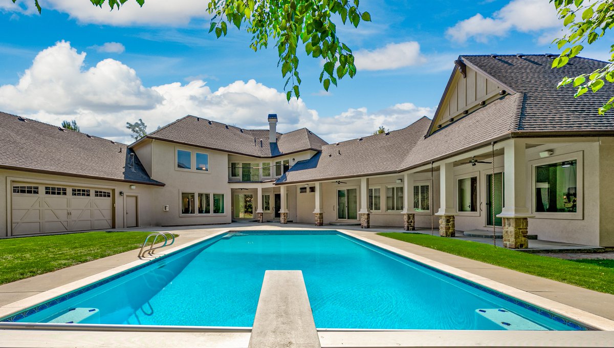 aleimerrill's tweet photo. ✨ Sophisticated Living, Redefined ✨

A rare opportunity to experience luxury living where design, comfort, and setting converge!

📍 1450 E Covey Run Court in Eagle, Idaho

#LuxuryLiving #DreamHome #EagleIdaho #EagleRealEstate #ModernElegance #EagleIdahoLiving https://t.co/VDedoLQSL8