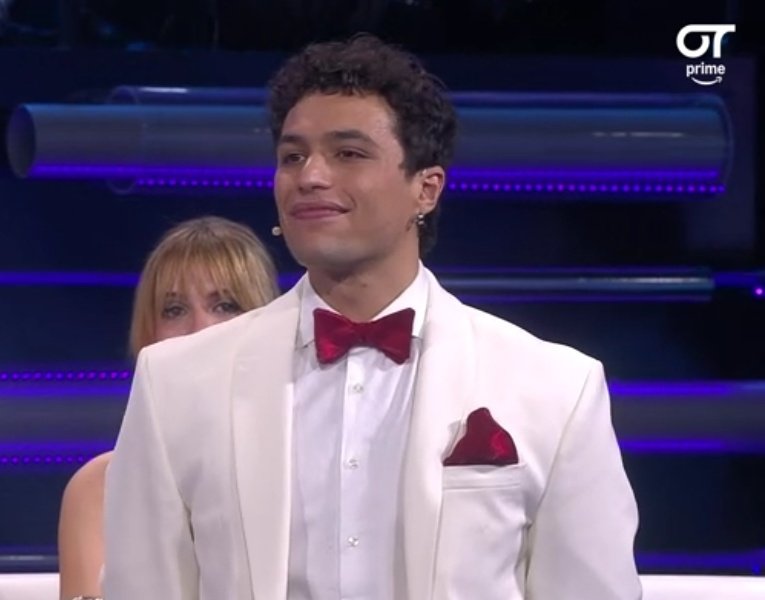 OT24h's tweet photo. ✅ TINHO CRUZA LA PASARELA 

"La canción requería ser ligero, coqueto, juguetón... Pero sin exceso. Lo has logrado"

#OTGala8 https://t.co/C1arEYfzpW