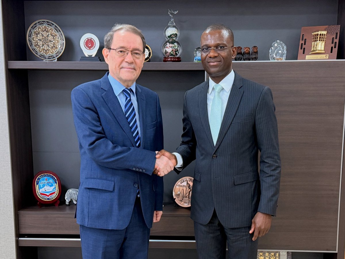 🇷🇺🇧🇯 Le 10 novembre, S.E.M.Igor EVDOKIMOV s’est entretenu avec S.E.M.Franck Armel AFOUKOU, Secrétaire général du <a href="/BeninDiplomatie/">Bénin Diplomatie</a> 

🌍 Les parties ont notamment échangé sur la participation béninoise à la 2e Conférence ministérielle Russie-Afrique, les 18 &amp; 19 novembre au Caire