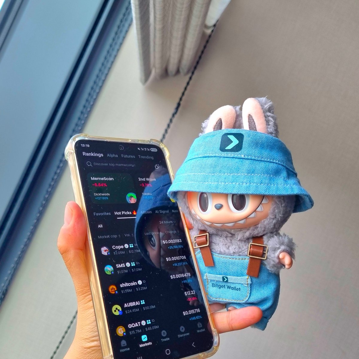 Disky_NFT's tweet photo. Crypto payments have often been promised, but rarely delivered in a form that feels natural. That’s changing. The Bitget Wallet Card is now bridging digital assets with global usability, creating a seamless way to spend stablecoins anywhere.
Across Asia, Europe, and Latin America, users can top up with USDT or USDC and spend directly through Visa or MasterCard. It also connects easily with Apple Pay and Google Pay, offering the same convenience as any modern payment card. What used to be a futuristic idea is now a product in people’s hands.
From October 15–22, 2025 (UTC+8), @BitgetWallet is running a worldwide campaign to mark this launch. All users receive free activation, while in APAC, the first 500 users who top up $50 earn $20, and everyone else gets $10. Brazil users can activate their cards for $0.1, and Mainland China users enjoy full free activation.
Rewards will be automatically distributed on October 23 in stablecoins. With #BitgetWalletCard, crypto becomes part of everyday life — fast, borderless, and effortlessly familiar.