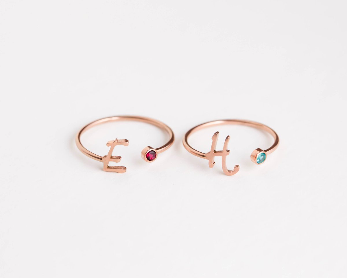 alluniqueness's tweet image. Add a proper touch of YOU with our Custom Dainty Initials Ring. Crafted in gold or silver, it's perfect solo or stacked. A smashing #PersonalisedJewelleryGift for anyone. Grab a #DaintyGoldRing for your squad, or as #BridesmaidGiftIdeas. Pure class! alluniqueness.com/Christmas-Gift…