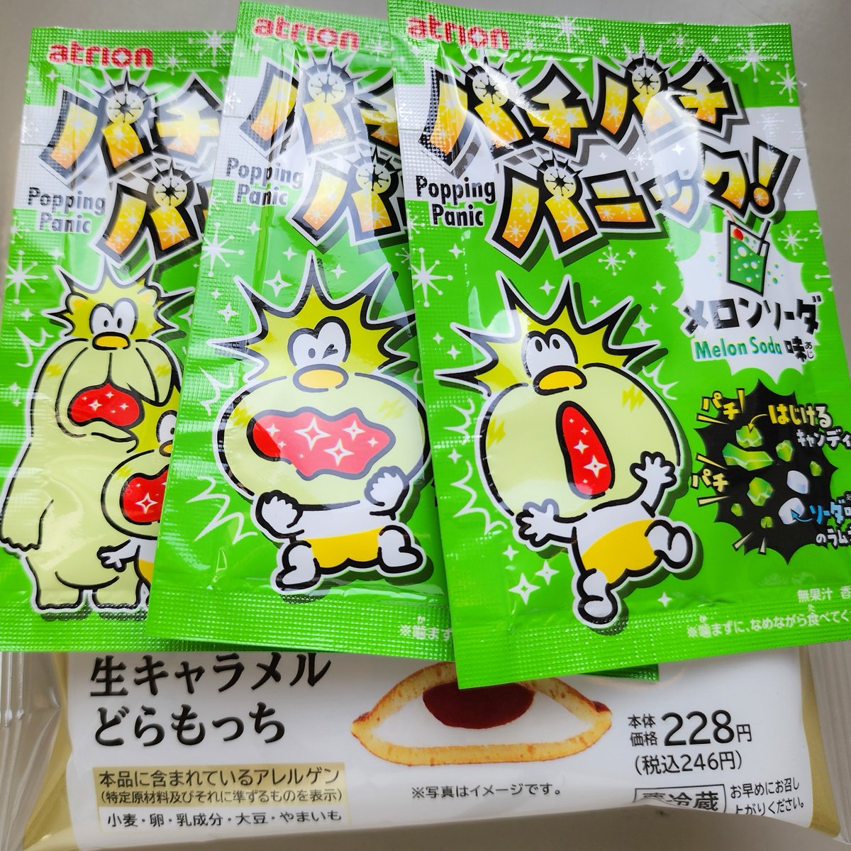 今朝はコンビニ3チェーン回ってきましたが、本日発売開始のパチパチパニック　レモンスカッシュ味は見つけられず。メロンソーダ味はありました。