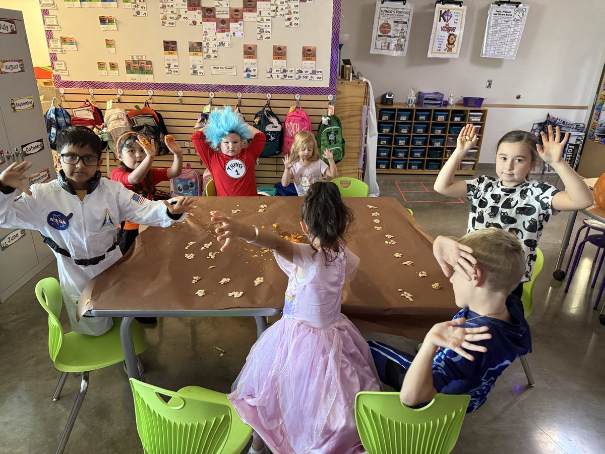 KristaKimball08's tweet image. Forgot to share our fun with counting by 10’s, estimating, using adjectives with hands on connections, how heat changes materials &amp;amp; so much more! The kids loved trying baked pumpkin seeds and seeing how heat change the seeds. #makelearningfun #1stgrade @VanRaubES @BoerneISD