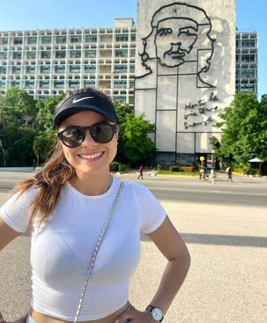 JCFloriant's tweet image. .@EsmeHernandezSi criticando los pelaos que invitó Israel a visitar el país.

Y todos recordamos de su viaje a visitar una narcodictadura que dejó 8.500 ejecuciones, 20.000 presos políticos, campos de concentración para homosexuales y la gente huyendo en balsas.

Doble moral.