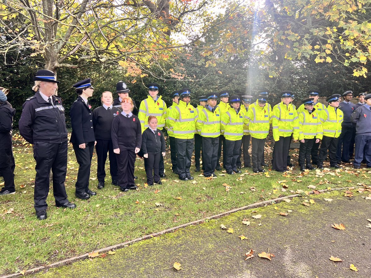 HVPoliceCadets's tweet photo. Sunday 9th November 2025 , we had the honour of joining #PottersBar Remembrance Parade. The cadets proudly marched to the Memorial, where they took part in the service and laid a wreath. #remembrance2025 #lestweforget2025  @HertsPoliceVol  @NationalVPC https://t.co/0KtFoVYA8U