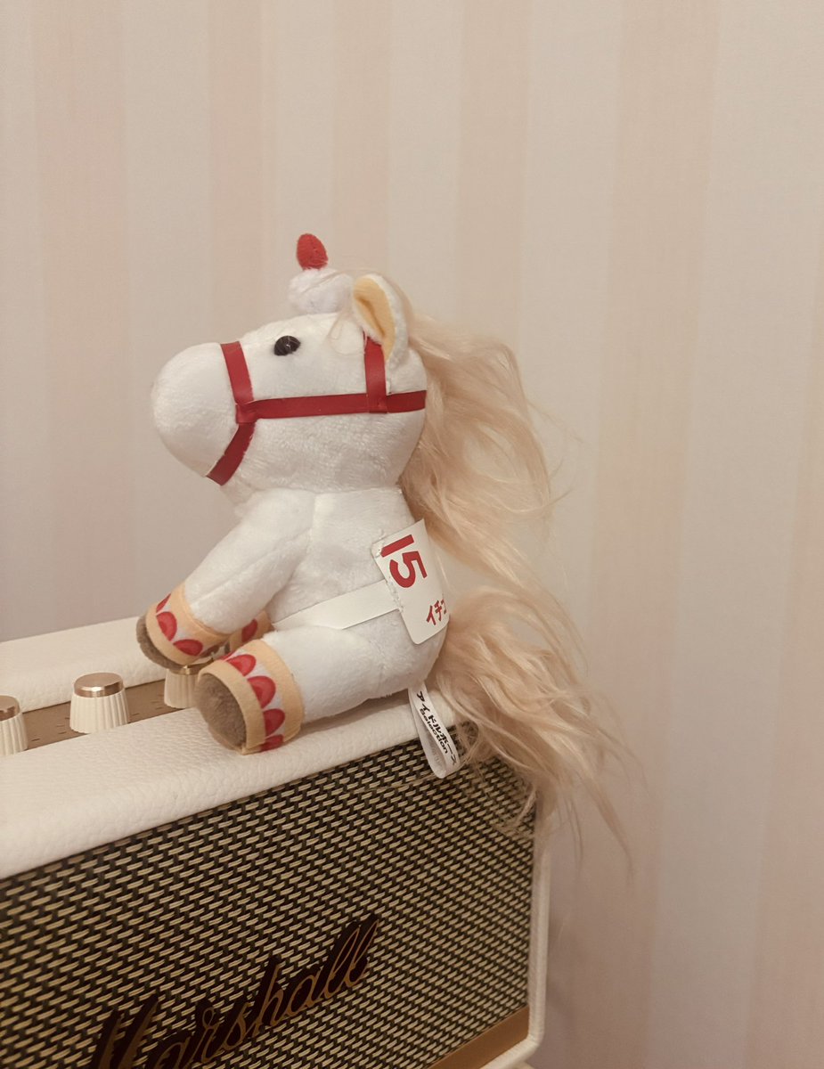 55mayu's tweet photo. 京都競馬場で出会ってしまったイチゴケーキチャン🍓
かわいい〜🥰 https://t.co/fagL5JFgKv