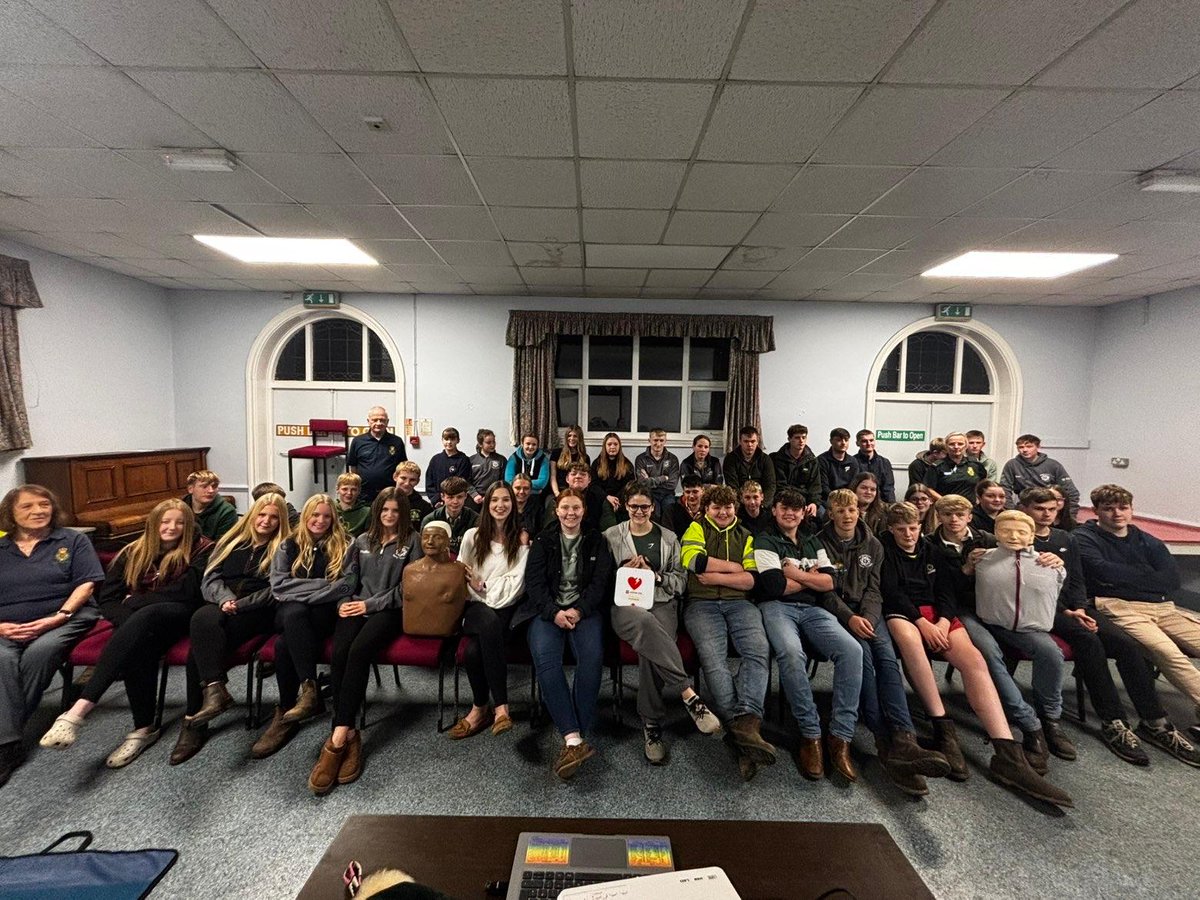 NWAmb_CREO's tweet photo. A great attendance tonight by the young farmers in Bilsborough.
Training around 50 in CPR/AED Awareness. Received great positive feedback. A big thankyou  to Paul &amp; Madeline, our amazing CFR's for your input and training 👏 💚 💚 
@MarkEvans1208 
@CPRSAVESLIFE 
#Chainofsurvival https://t.co/NuUCk5qxfV