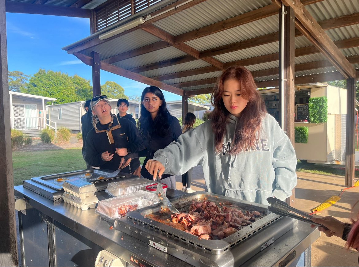OELPAIS's tweet photo. #AISAustralia25 - Making breakfast and going kayaking! @aishongkong @asimpsonEDU @hsp_andy @Meg_Rob22 #OELP2025 #SIA25 #BeyondTheRedBricks https://t.co/9Ce6Jj6mqn