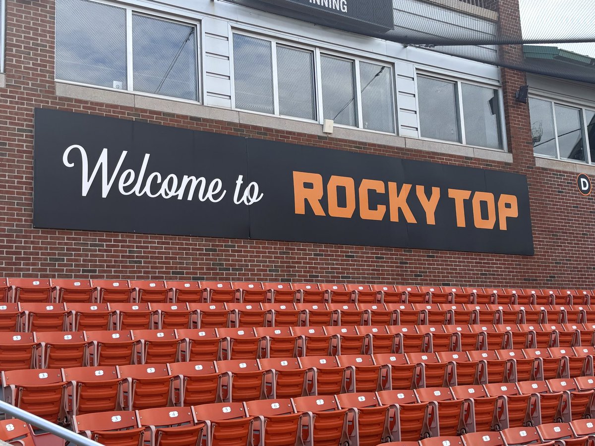 Left T25 and headed straight to <a href="/Vol_Softball/">Tennessee Softball</a> camp. It was cold 🥶but we didn’t let that stop us from getting in the work. 
Thank you <a href="/KarenWeekly/">Karen Weekly</a> and <a href="/MRhodesSmith/">Megan Smith</a> for a great camp experience and instruction. I am very grateful for the time you spent with me. I will be back