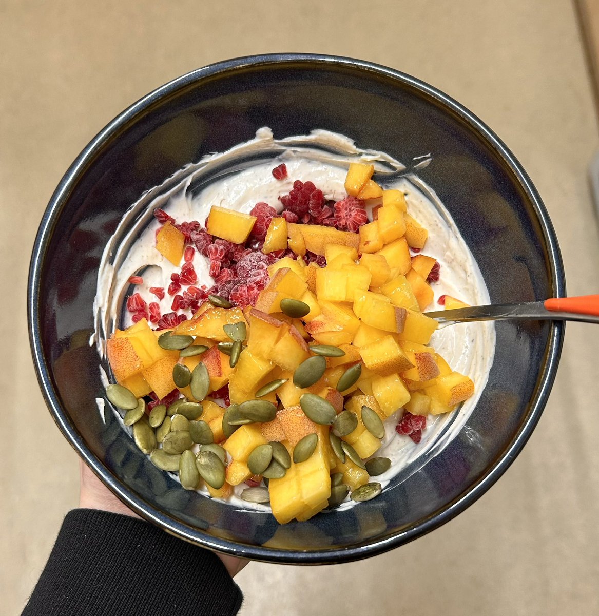 silverredeats's tweet image. Nom sound effect