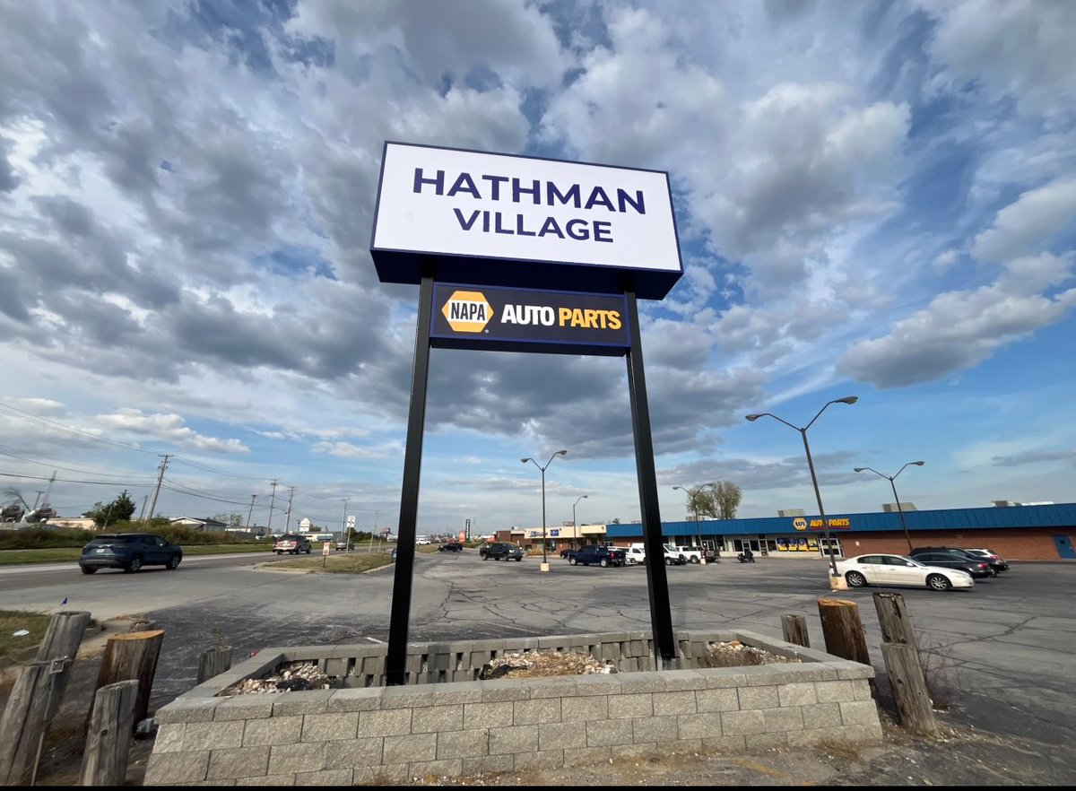 Impact4800's tweet image. Stand tall, stay seen. 💪 

Custom pylon signs like this one for Hathman Village make sure your brand catches every eye that drives by. From design to install — we help your business rise above the rest. 🚗✨

#AnySignAnywhere