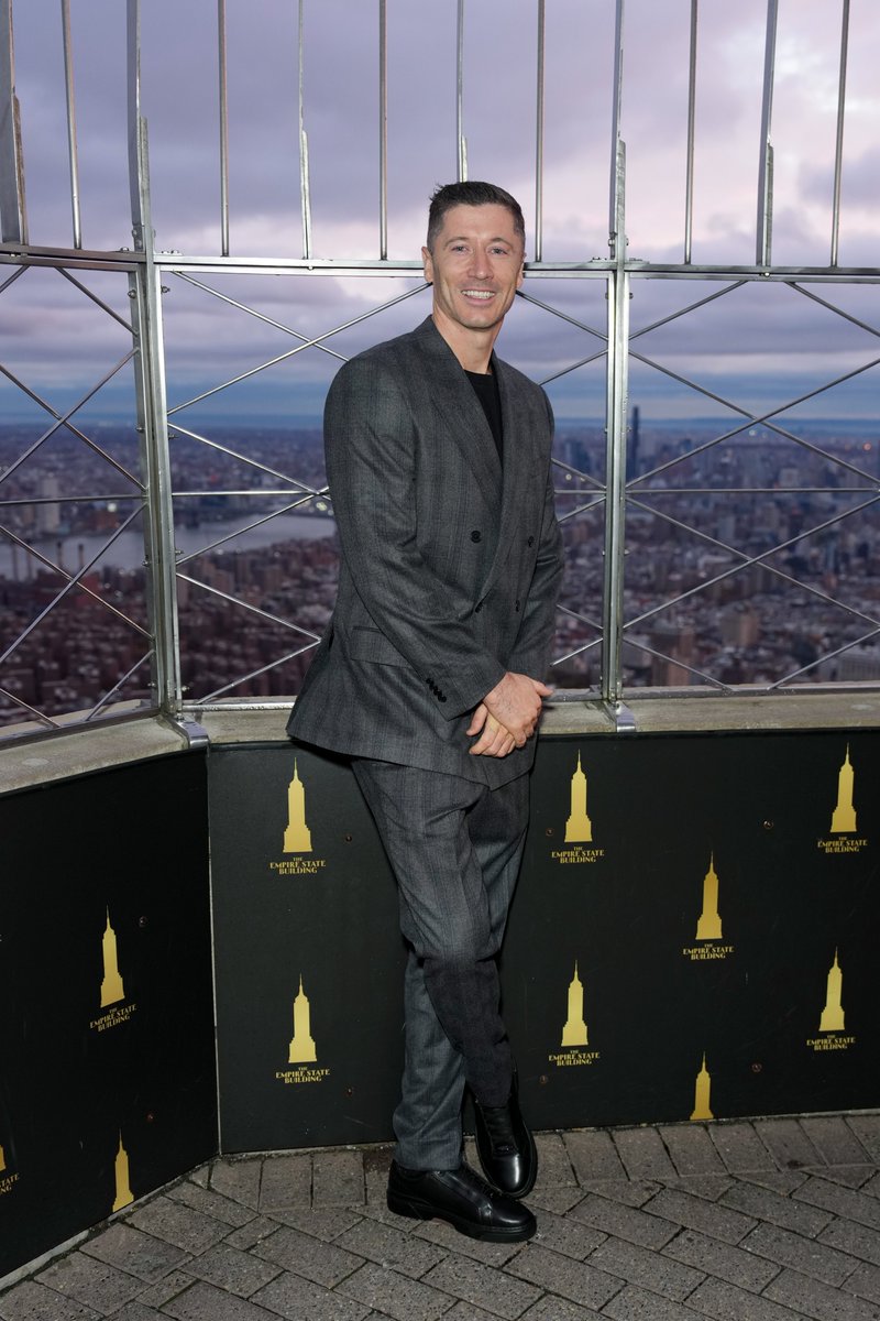 EmpireStateBldg's tweet photo. Tonight is for Poland @lewy_official https://t.co/fMLxBEwLZD