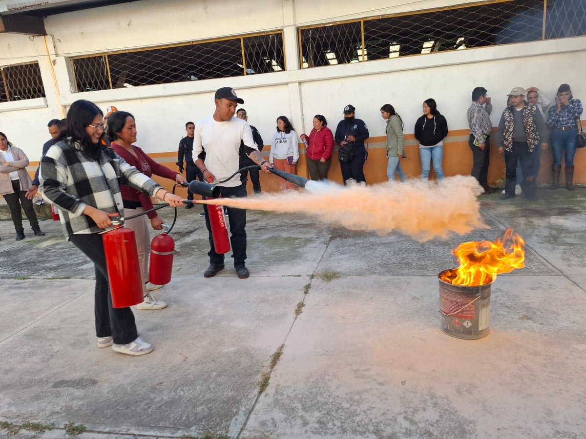 Personal del Ayuntamiento de TEtela de Ocampo participó en la capacitación “Prevención de Riesgos y Manejo de Extintores”, impartida por el ICATEP.
Una acción que fortalece la seguridad y promueve la preparación ante emergencias.
💪 Gracias al respaldo del <a href="/Gob_Puebla/">Gobierno de Puebla</a>,