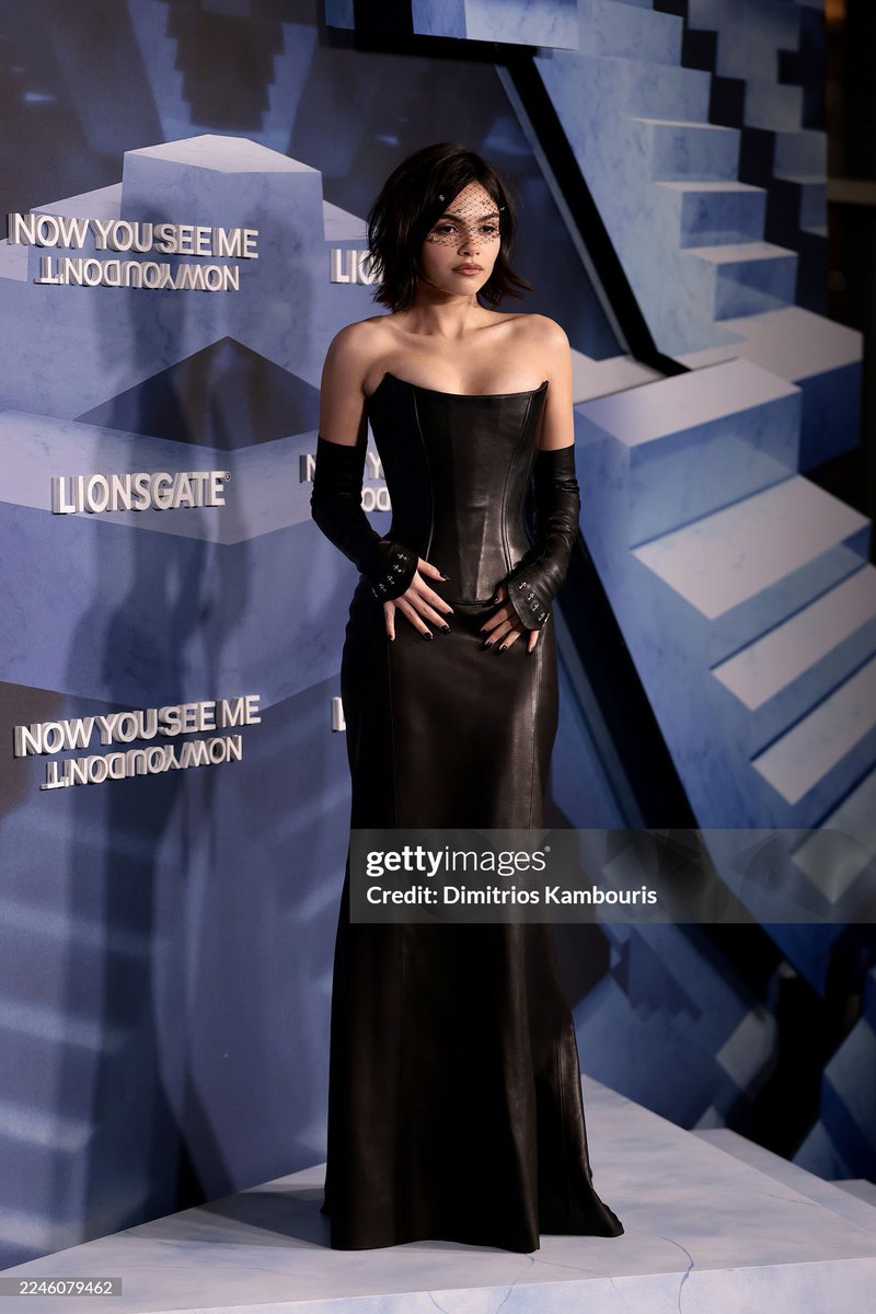 greenblattshq's tweet photo. ariana at the ‘now you see me now you don’t’ premiere 🖤 https://t.co/v3wj3YNki4