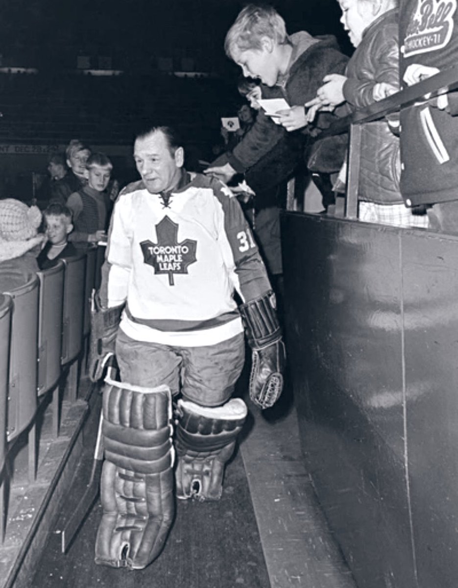 Fun Fact: “When Johnny Bower was 15, he lied about his age and enlisted in the 🇨🇦 Canadian Army during World War II; from 1940 to 1943 he was stationed in England as a gunner with the 2nd Canadian Division.” Badass.