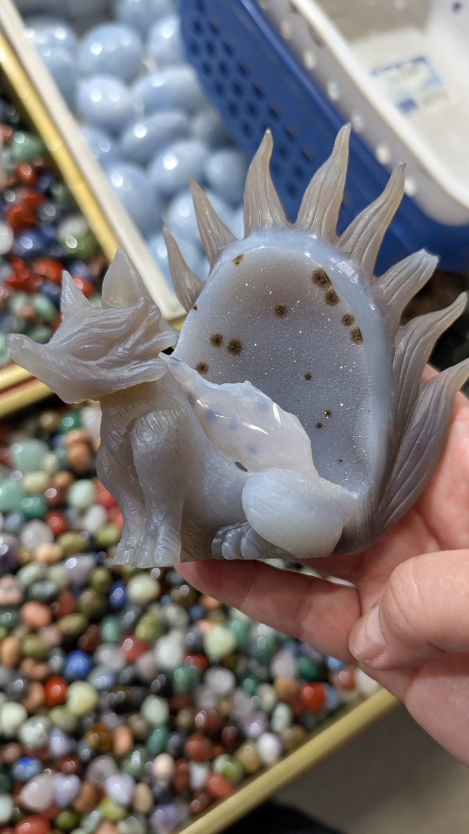 sys3x's tweet image. Забыла запостить немного фоток с jewelry show, которое было в позапрошлые выхи. Я там урвала себе кусок лабрадорита, собираюсь купить другой побольше в следующий раз.
Призываю @dimak_shift