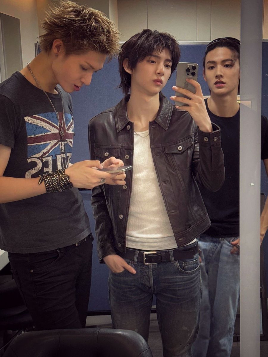 juhoon pics tweet media