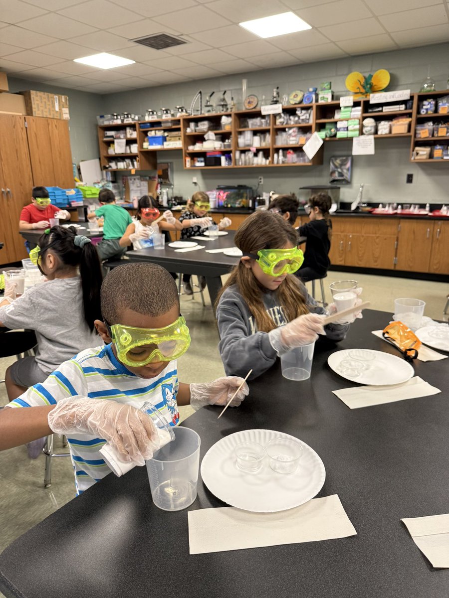 SindicicJamie's tweet photo. A trip to the science lab to make slime for our Golden Paw trophy win! We had SO much fun and hope to be back soon! @SEM_Dalers https://t.co/QdYRLncrfs