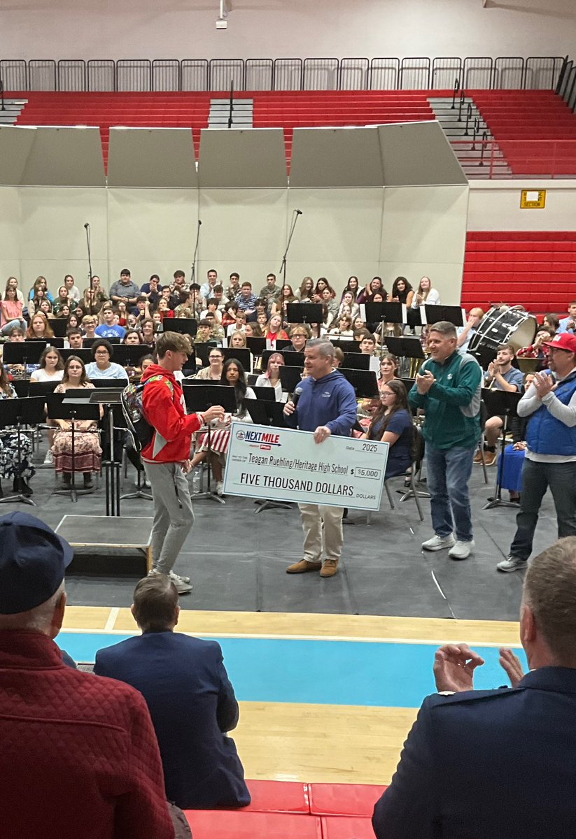 SmokyMtnFCA's tweet image. Congratulations!!! 🎉 

During a student assembly, Teagan Ruehling was awarded a $5000 Scholarship by Pilot’s FCA Rivalry Thursday Next Mile program! 

#fcarivalrythursday #nextmileprogram #markpacker #maxpreps #FCAGLORY #tennesseefca #FCATeam #smokymountainfca #heritagehighfca