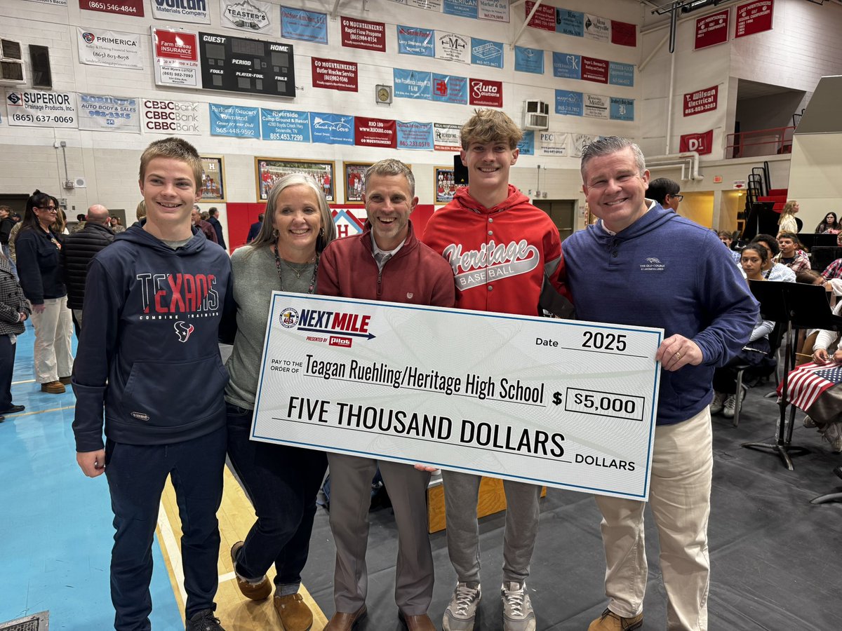 SmokyMtnFCA's tweet image. Congratulations!!! 🎉 

During a student assembly, Teagan Ruehling was awarded a $5000 Scholarship by Pilot’s FCA Rivalry Thursday Next Mile program! 

#fcarivalrythursday #nextmileprogram #markpacker #maxpreps #FCAGLORY #tennesseefca #FCATeam #smokymountainfca #heritagehighfca