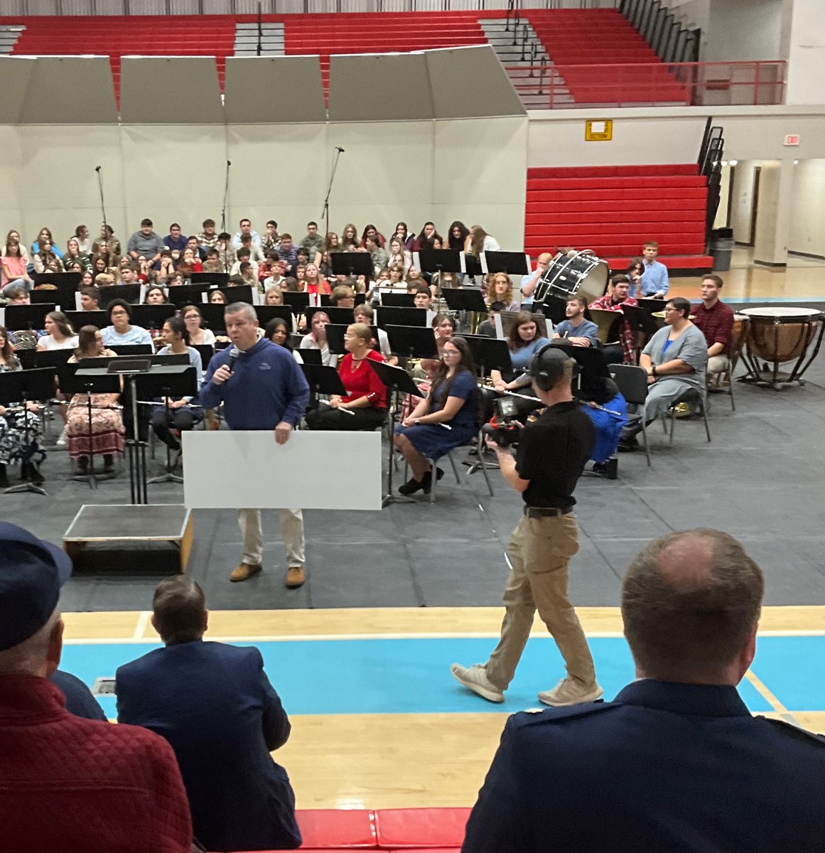 SmokyMtnFCA's tweet image. Congratulations!!! 🎉 

During a student assembly, Teagan Ruehling was awarded a $5000 Scholarship by Pilot’s FCA Rivalry Thursday Next Mile program! 

#fcarivalrythursday #nextmileprogram #markpacker #maxpreps #FCAGLORY #tennesseefca #FCATeam #smokymountainfca #heritagehighfca