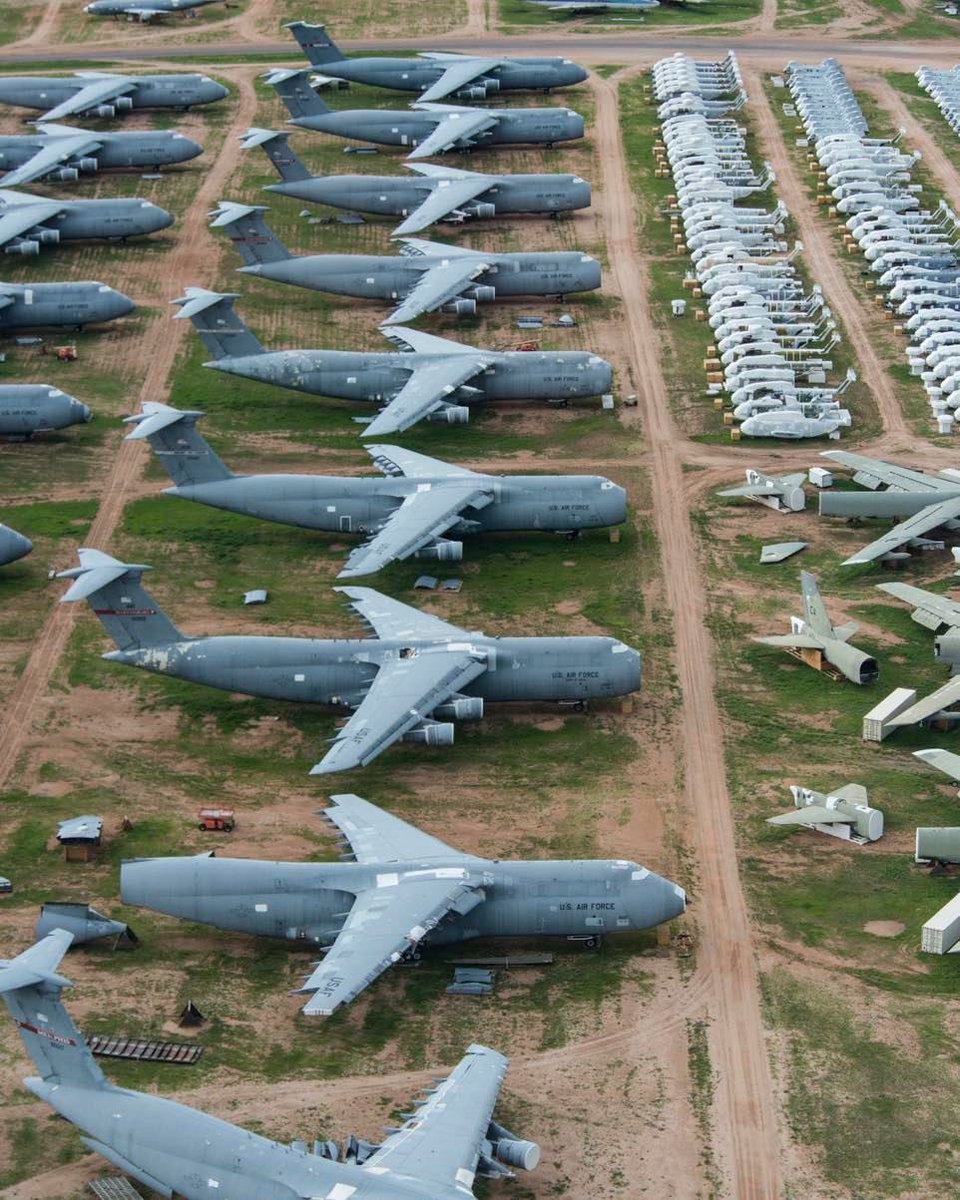 Boneyardsafari's tweet photo. Flash back to 2017 with FRED’s in storage at Davis-Monthan AFB. #c5galaxy #amarg #boneyardsafari #aviationsafari https://t.co/AheluYdyXT