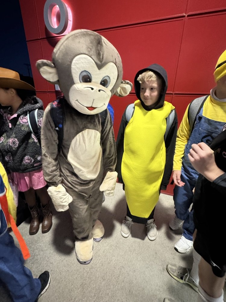WilsonElem489's tweet photo. Halloween shenanigans in the halls of Wilson one last time https://t.co/pdjYQPCmpO