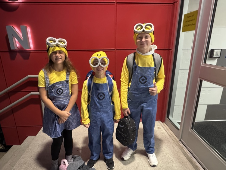 WilsonElem489's tweet photo. Halloween shenanigans in the halls of Wilson one last time https://t.co/pdjYQPCmpO