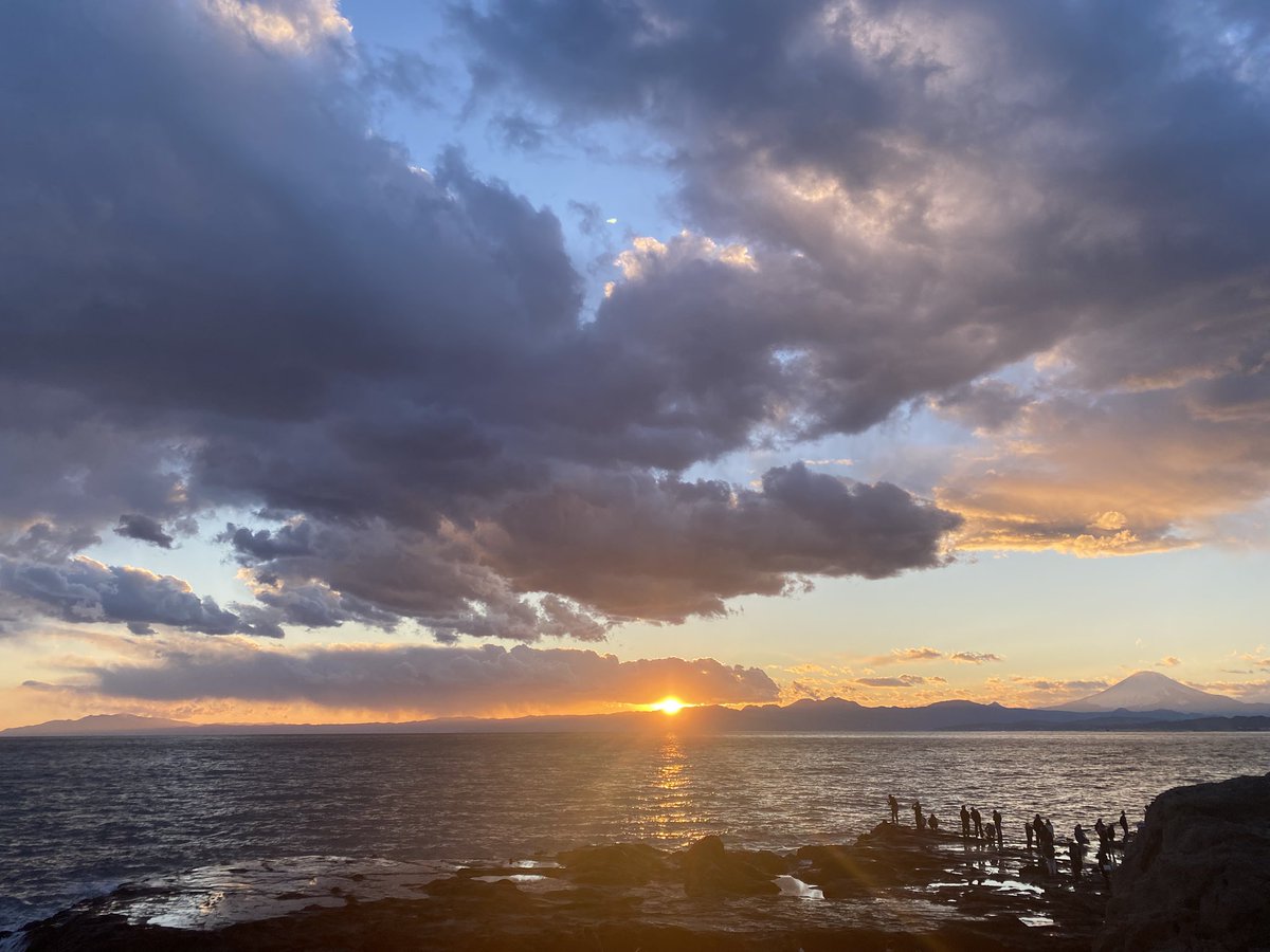 m_u_n_i__n's tweet image. また鎌倉､江ノ島行きたいなー
沈んでいく夕日がほんと綺麗だった😮‍💨