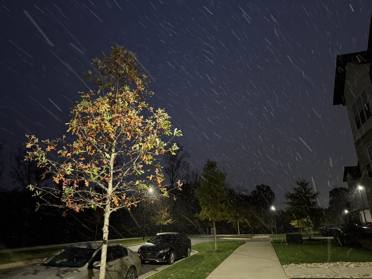 First snow of the season in Charlotte! ❄️ #NCwx
