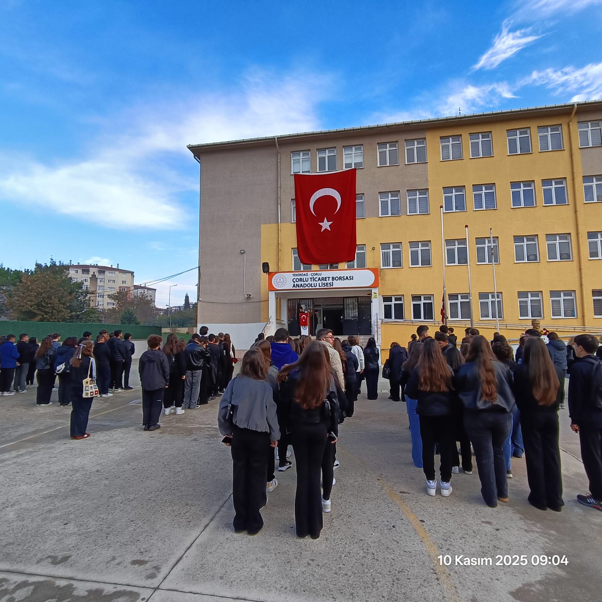 CorluBorsas's tweet photo. Aramızdan ayrılışının 87. yılında Cumhuriyetimizin Kurucusu Ulu Önderimiz Mustafa Kemal ATATÜRK'ü sevgi, saygı ve özlemle andık. https://t.co/9wAfuk8wRr