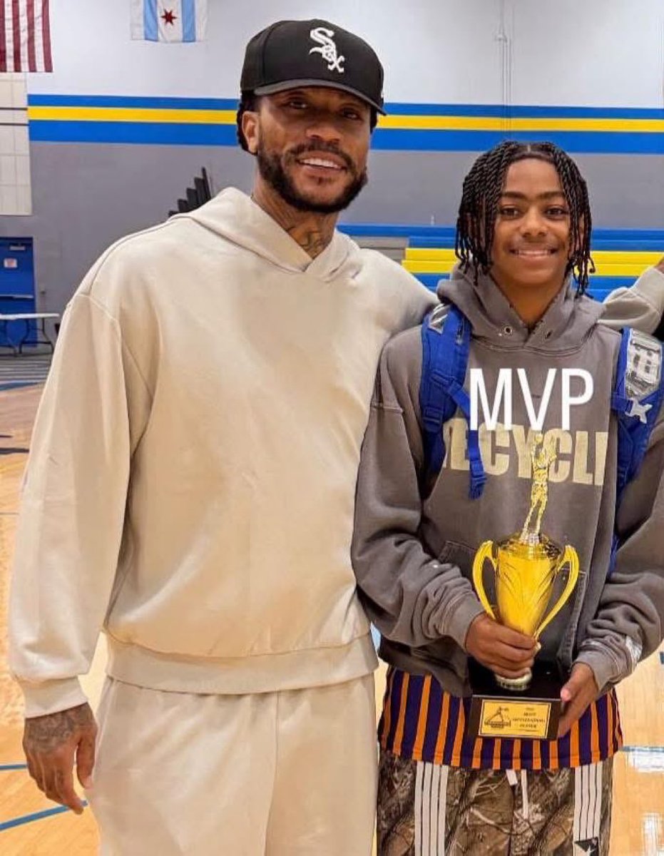 PJ fue nombrado MVP en un torneo de su instituto

Lleva en el ADN lo de ser MVP, como su padre