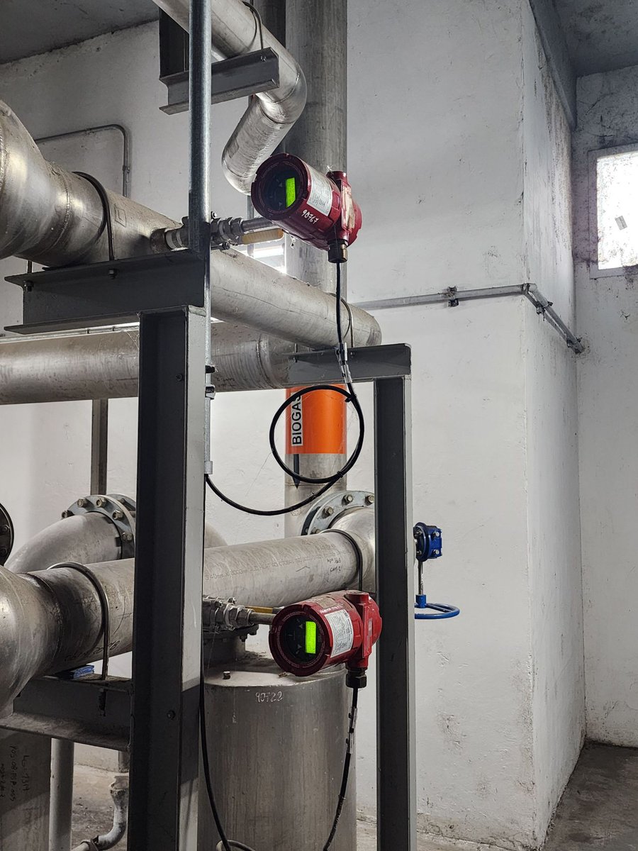 sierraflow's tweet image. Sierra’s Glen Coblentz teamed up with Meditecna, our long-time distributor, at one of Buenos Aires’ largest WWTP plants where our industrial thermal flow meters deliver precision flow measurement in both aeration basin and digester gas applications bit.ly/4nRBJtL
